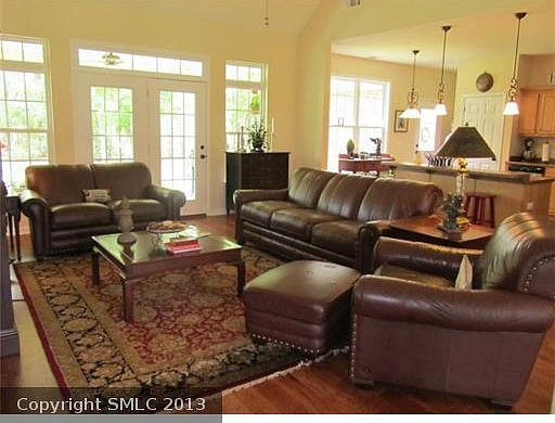 3rd image of 321 Westminster Dr