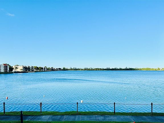 2nd image of 112 Lake Emerald #206