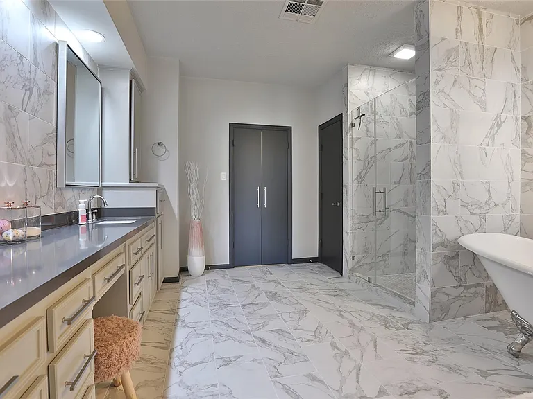 1818 Brookchester Dr — Photo 35