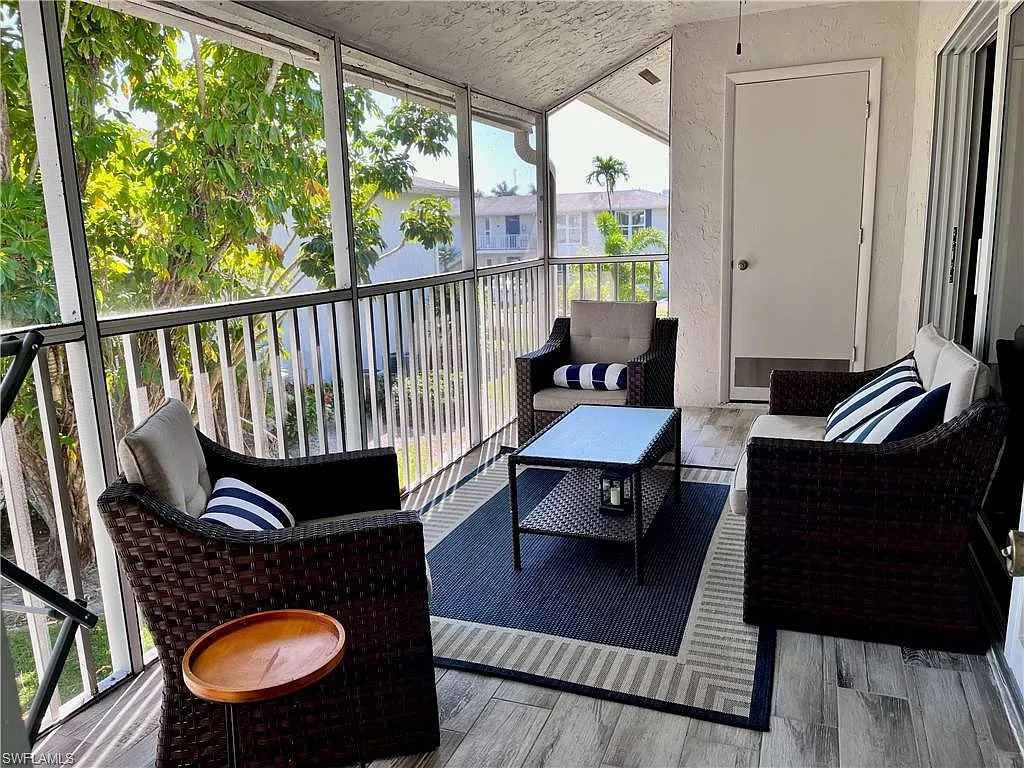 2 bed, 2.0 bath, 1335 sqft, $5,000 — Photo 2