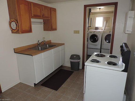 5th image of 522 10th Dr NW