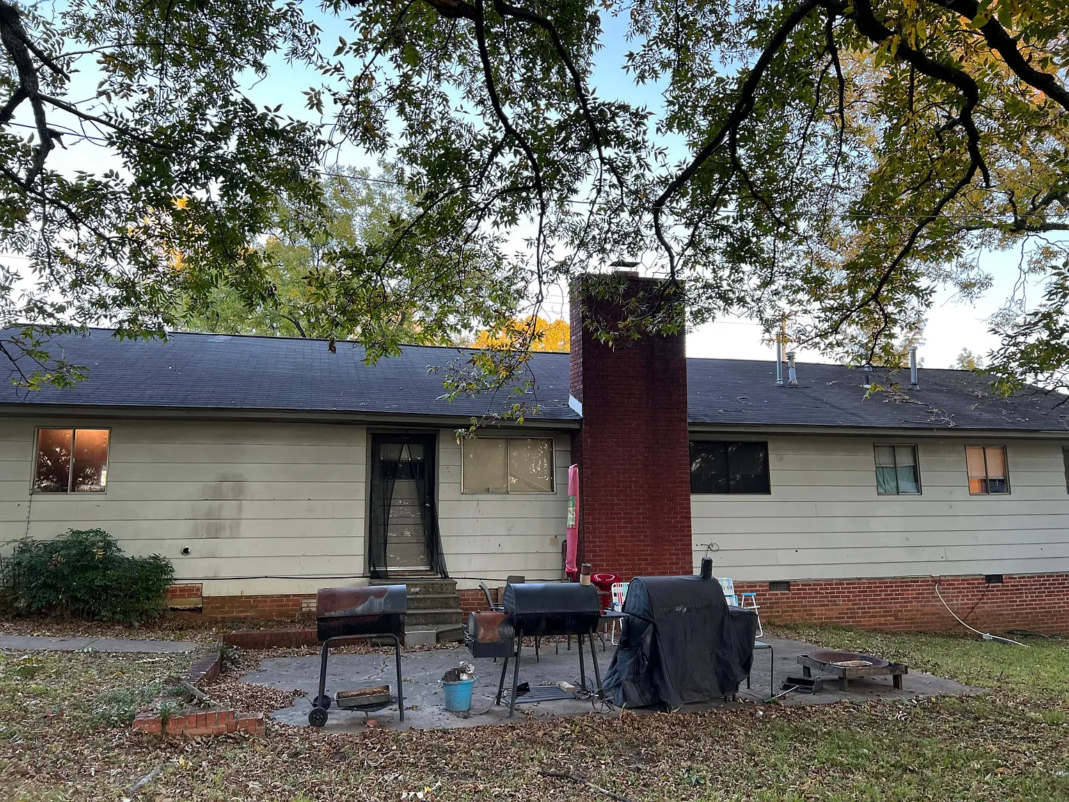 608 S Montgomery St — Photo 2