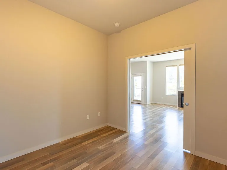 1607 NW Davis St — Photo 39