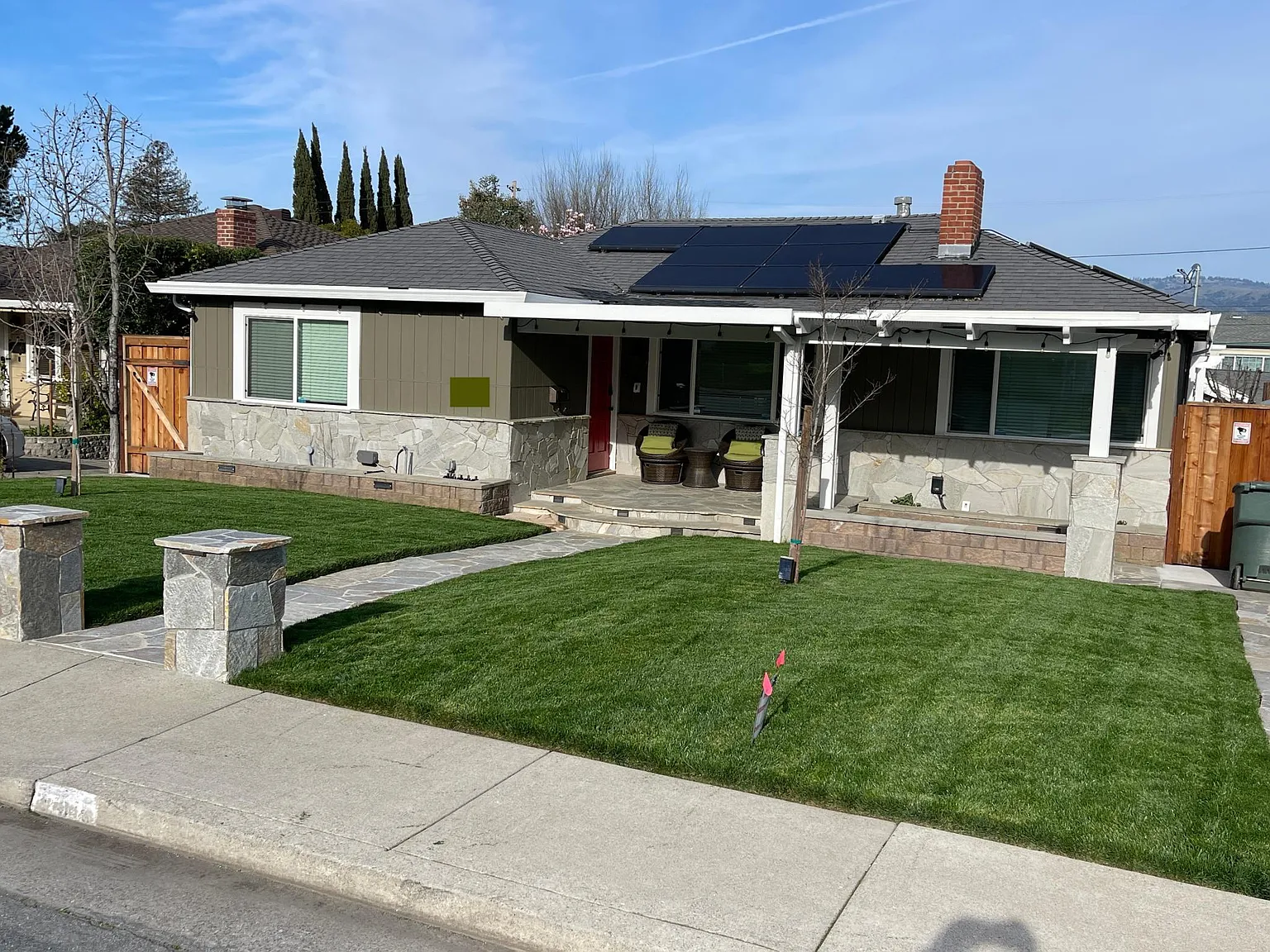 555 Claremont Dr — Photo 2