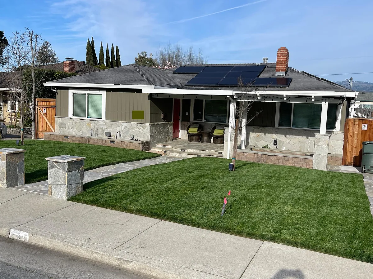 Building Photo - 555 Claremont Dr