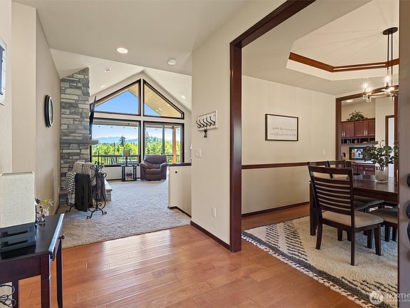 5th image of 3923 203rd Avenue NE