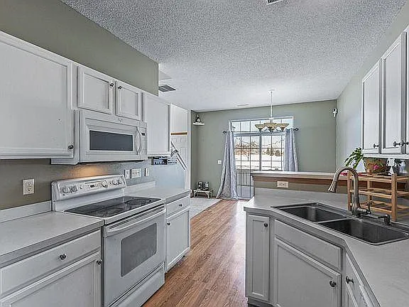 820 Princeton Ave — Photo 4
