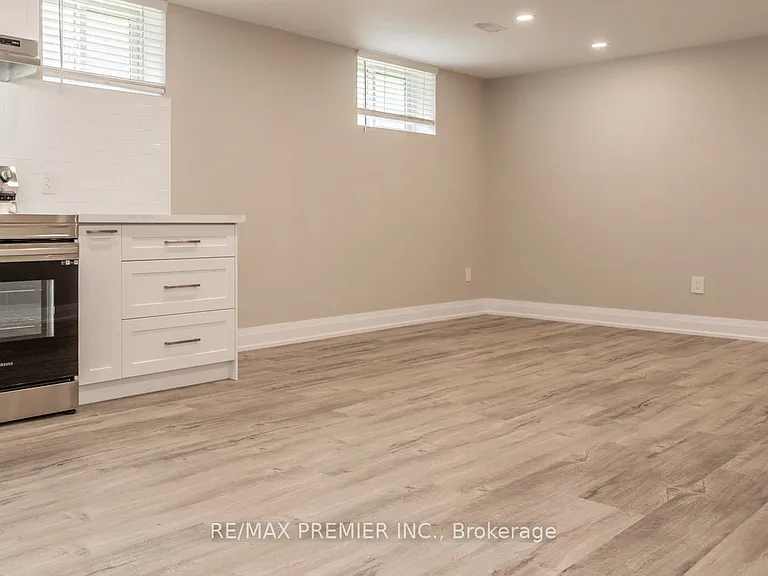 569 Roding St #BASEMENT — Photo 4