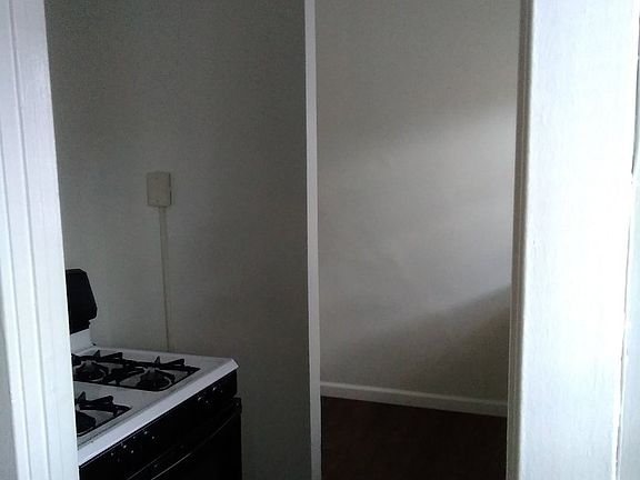 5th image of 711 E 4th St APT 15