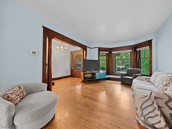 4th image of 1414 W 81st St