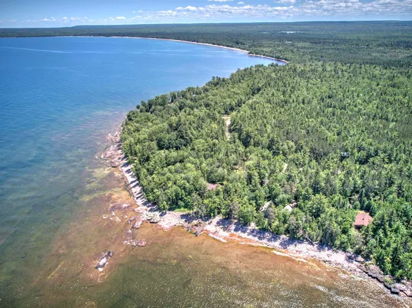 348 Shot Point Dr, Marquette, MI 49855