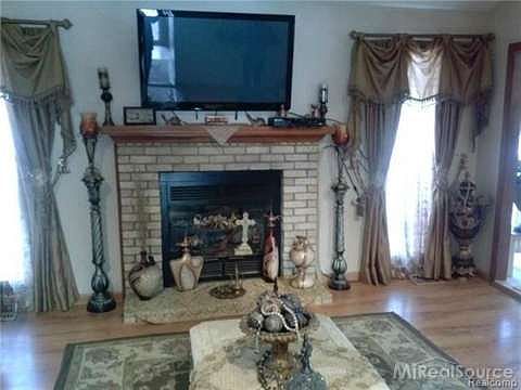2nd image of 46816 Springhill Dr