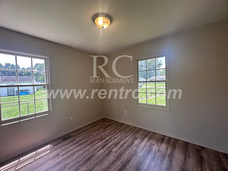 1213 Giddings St — Photo 10
