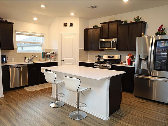 4th image of 202 Coventry Dr