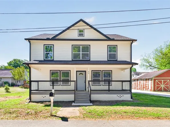 43 Chestnut St, Commerce, GA 30529