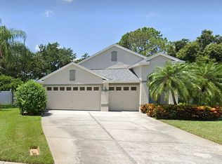 1070 Bluffs Cir, Dunedin, FL 34698