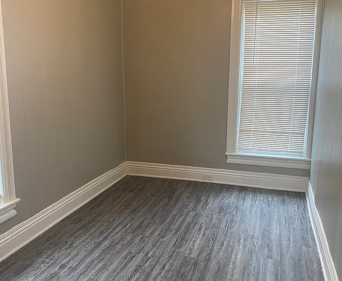 306 Flower Ave E — Photo 6