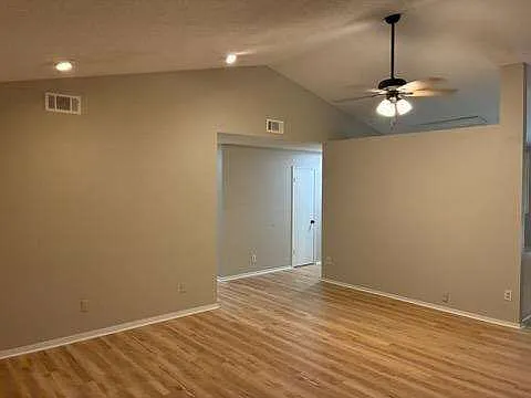 5739 Ashridge Dr — Photo 8