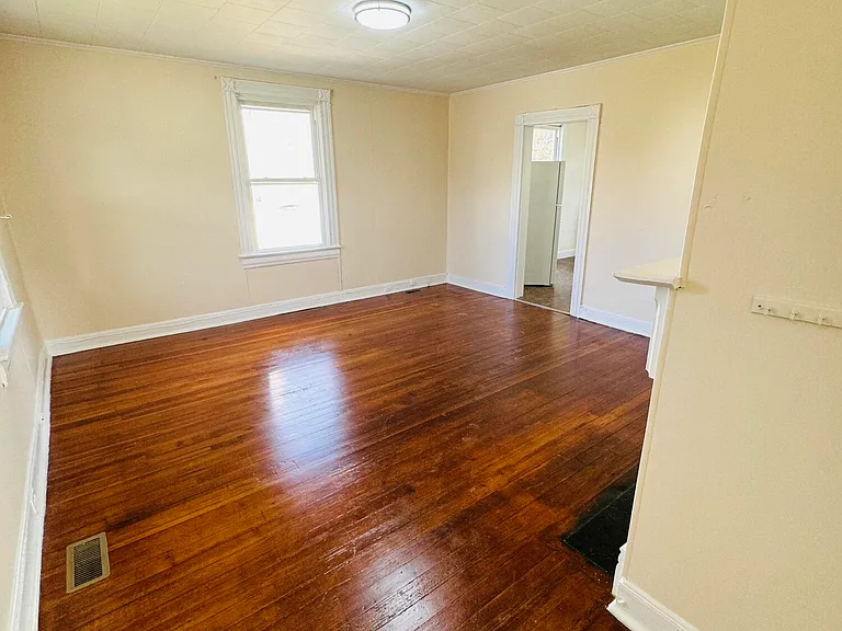 113 Schoolfield Dr — Photo 4