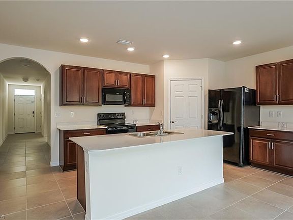 4th image of 1825 SW 26th St