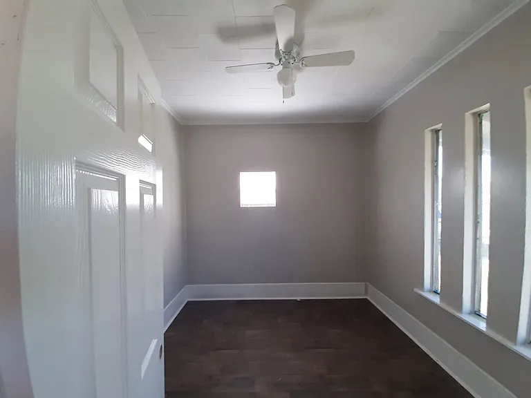 932 Dallas Ave — Photo 9
