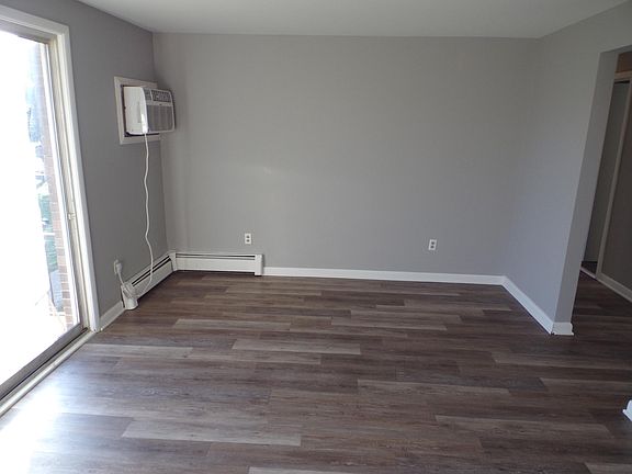 3rd image of 3921 Monroe Ave #1