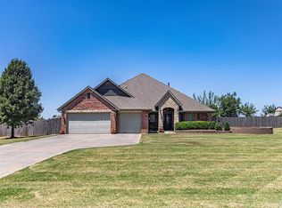 4515 Apple Estates Rd, Moore, OK 73160