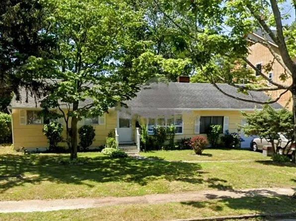 24 W Spruce Street, Lakewood, NJ 08701