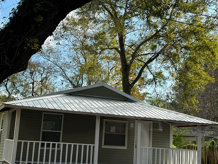 2420 N North St — Photo 1