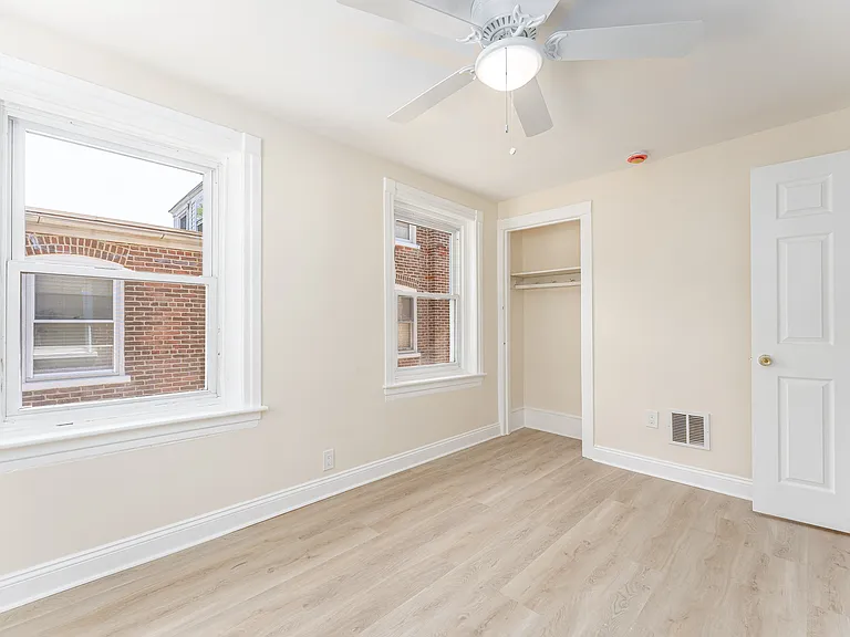 129 Walnut St — Photo 13