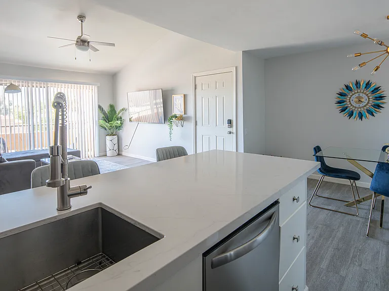 8055 E Thomas Rd — Photo 15