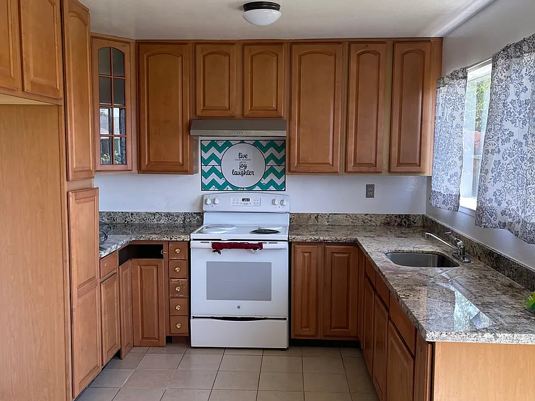 Carnation Cir — Photo 3