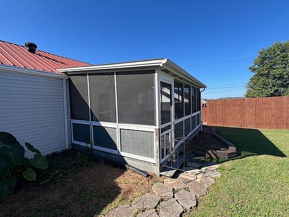 4th image of 406 W Terrace Ln