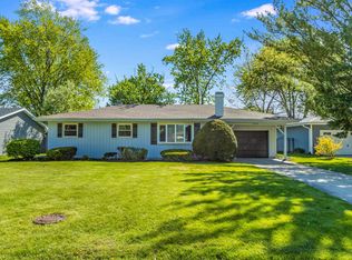 2040 Blueberry Ln, Aurora, IL 60506