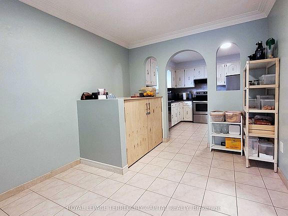 2nd image of 16 Mayfair Ct