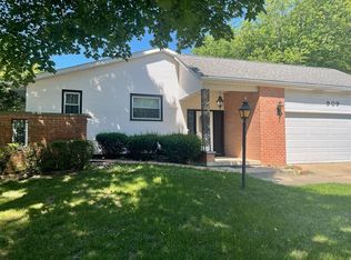 909 Hollycrest Dr, Champaign, IL 61821