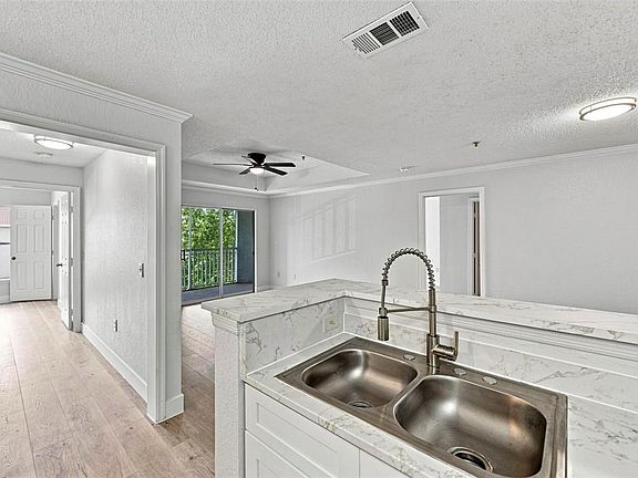 5th image of 18001 RICHMOND PLACE DRIVE #136