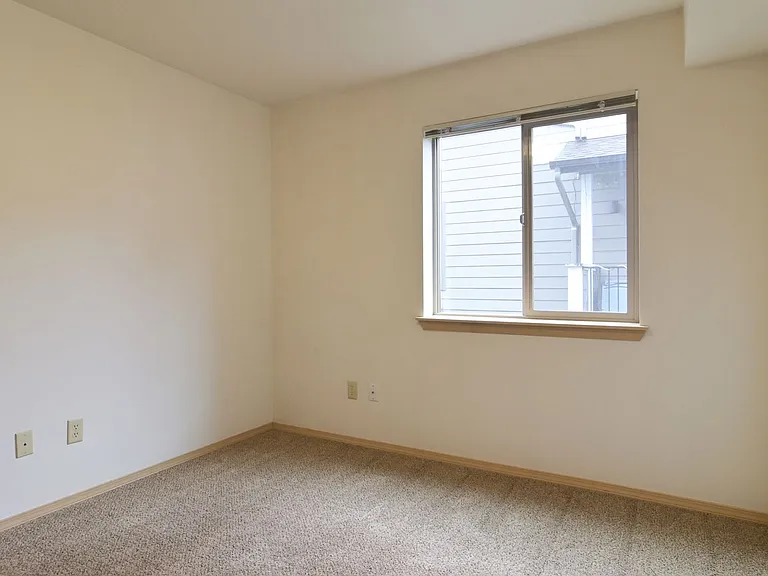 Hays Apartments — Photo 34