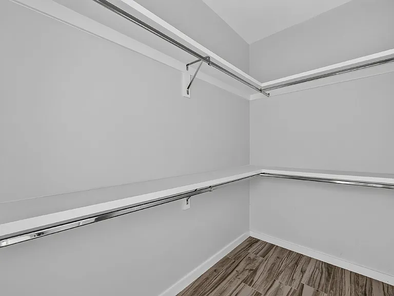 1207 W Kennedy St — Photo 12