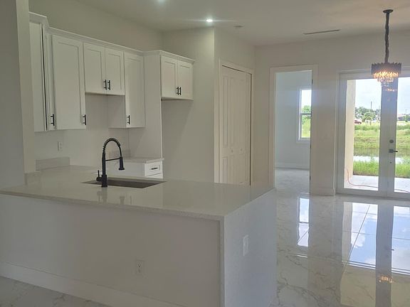 4th image of 546 Pachman Circle