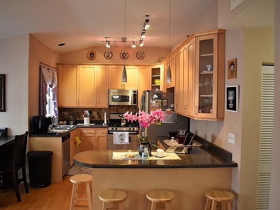 5th image of 658 Portage Ct #658