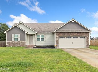 209 Rowland Dr, Richlands, NC 28574