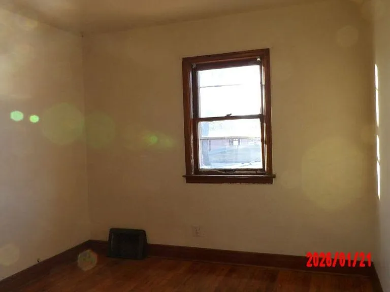 603 E 3rd St — Photo 9