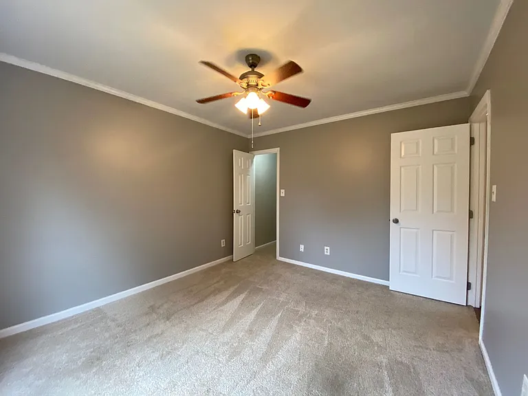 1350 Hathshire Dr — Photo 15