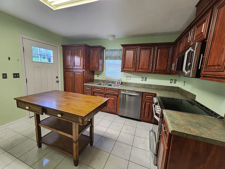 1743 Moses Ave — Photo 6