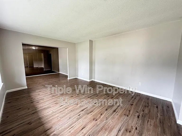 2372 Rockymont Dr — Photo 9