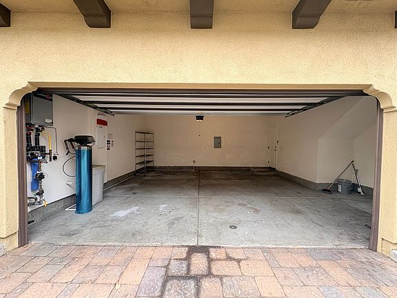 3rd image of 610 S Kroeger St