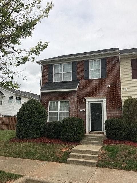 1st image of 154 Queensberry Ct