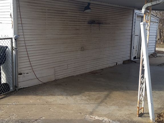 Patio area to detached garage
