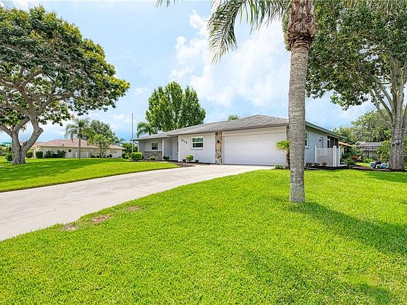 2nd image of 1379 Roosevelt Dr